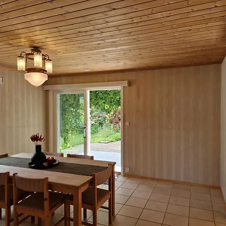 Hus Ved Ringshaugstranda *