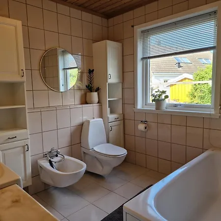 Hus Ved Ringshaugstranda 度假居 *